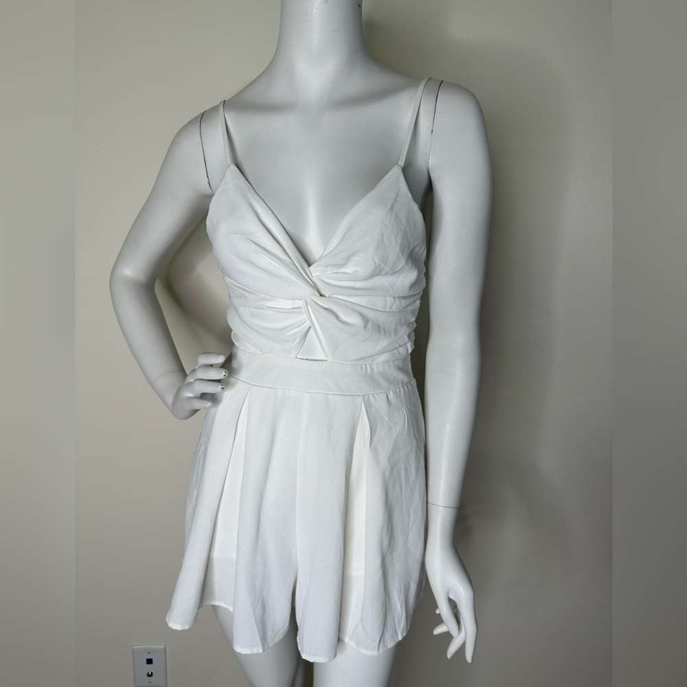 LUXXEL WHITE FLOWY SHORTS ROMPER SZ S